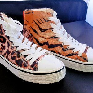 Steve Madden Snuggly Leopard Animal Print Faux Fur Lined High Top Sneakers 8